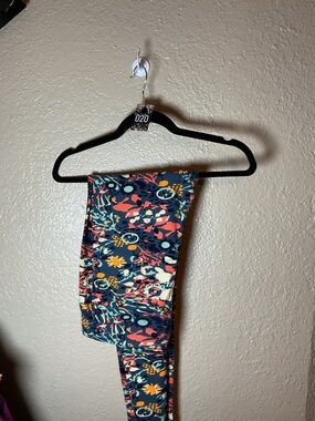 Lularoe Leggings Women’s Size TC Tall & Curvy Floral Pattern